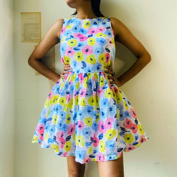 Printed dress in pink, blue and yellow.